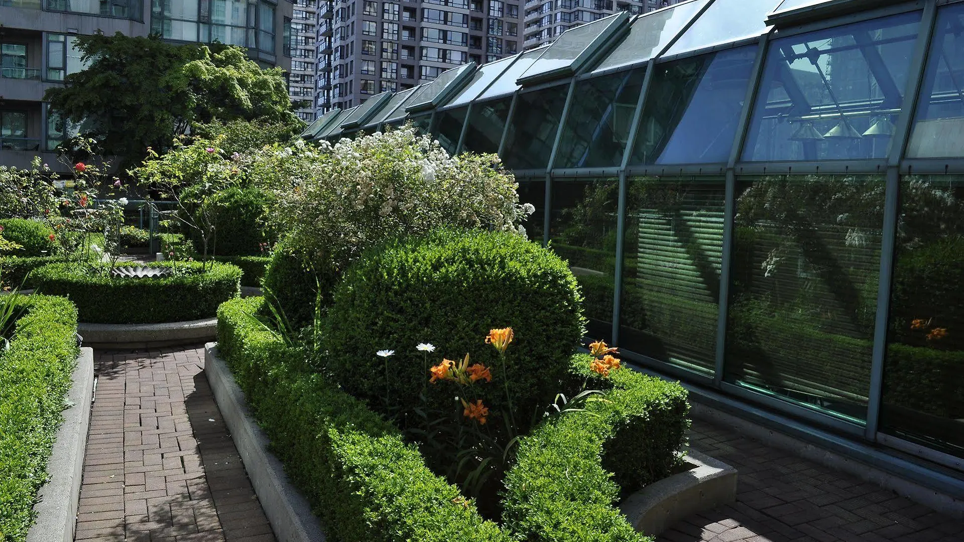 Rosedale On Robson Suite Hotel Vancouver