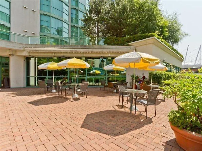 Rosedale On Robson Suite Hotel Vancouver 3*,