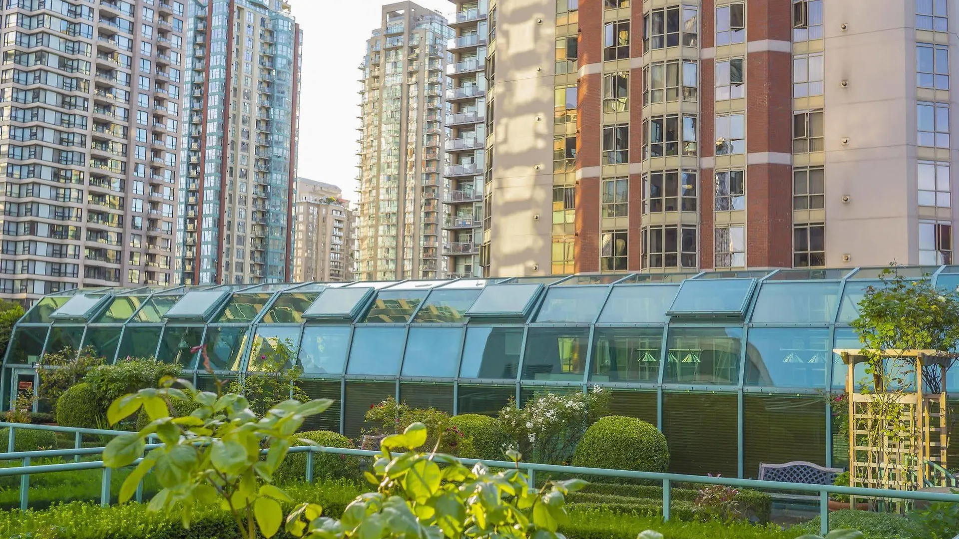 Rosedale On Robson Suite Hotel Vancouver
